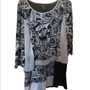 Black and White Layered Tunic. Size XL.